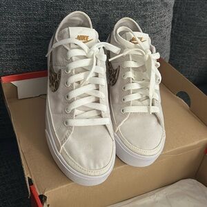 Women's Nike Court Legacy CNVS PT